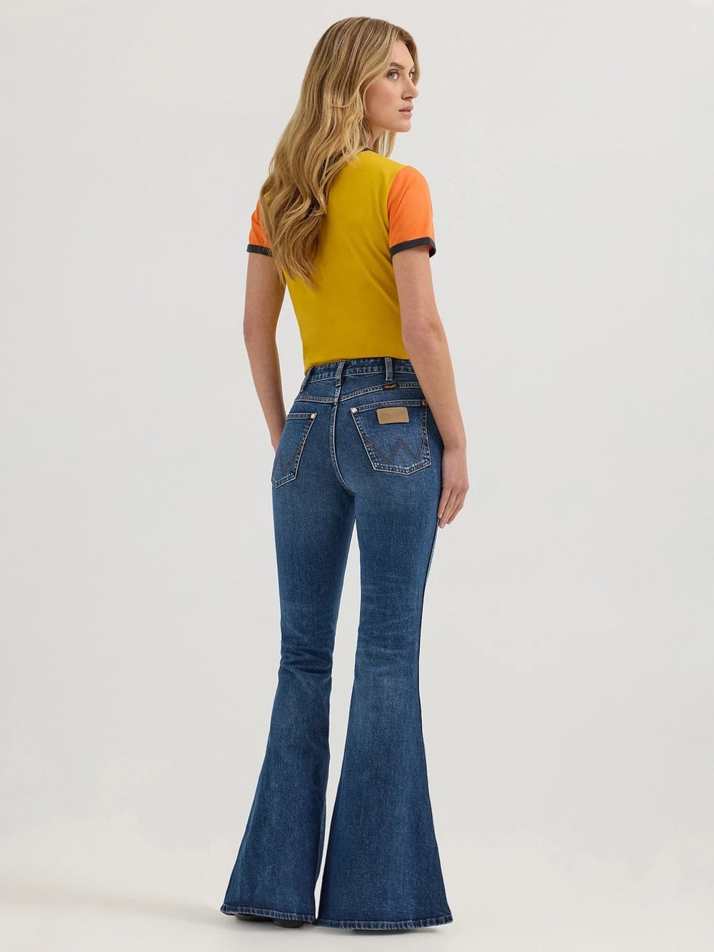 Lainey Wilson Wrangler Jeans - Picture 2 of 9